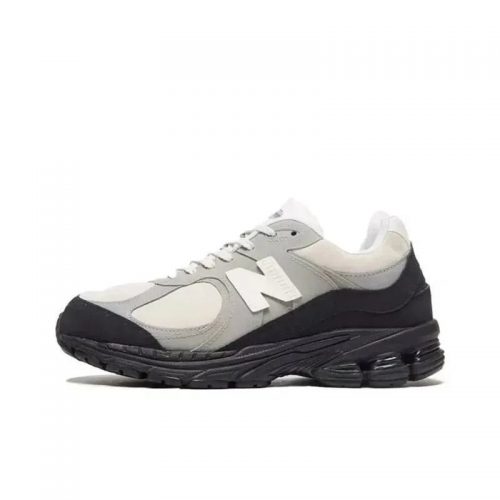 New Balance 2002R Chunky Sneakers Grey and Black