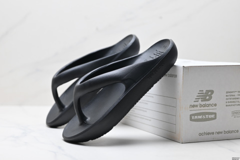 New Balance Taw & Toe Chunky Flip Flops Black