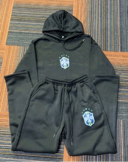 黑色连帽套装(徽章) 黑色连帽套装(徽章)