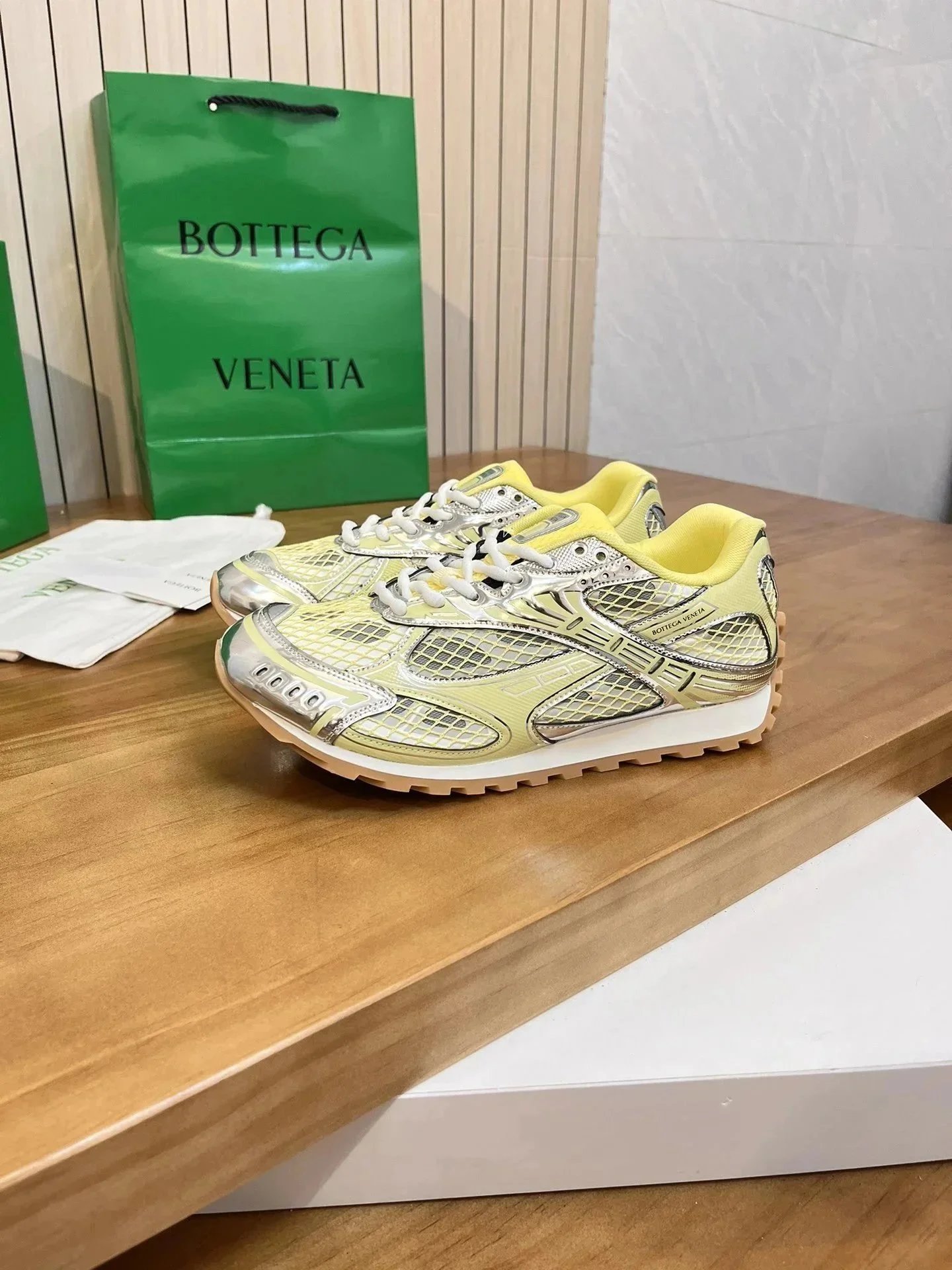 01 01