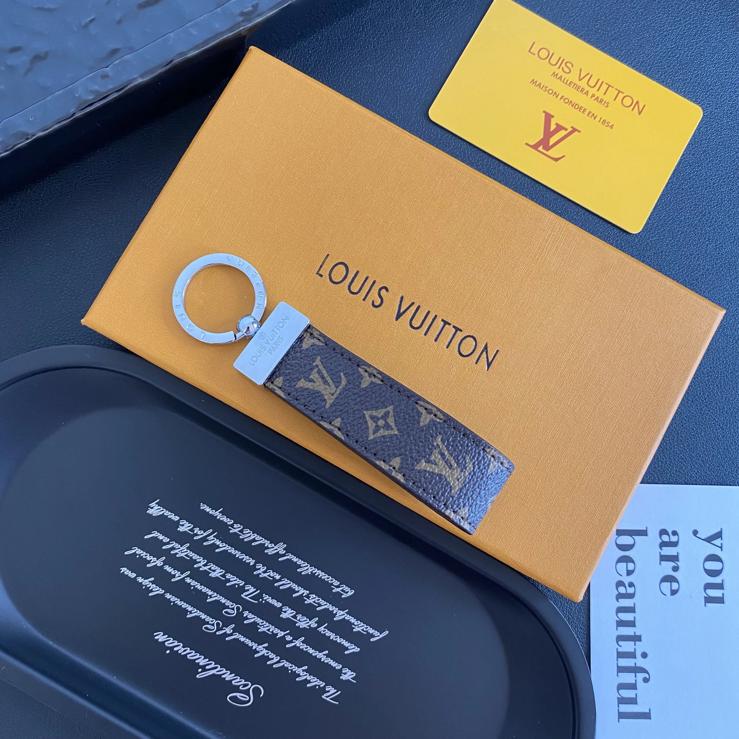 32 32