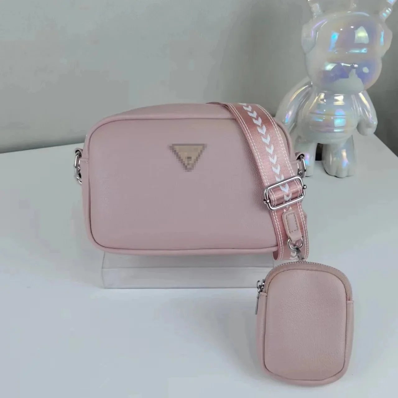 浅粉色 浅粉色