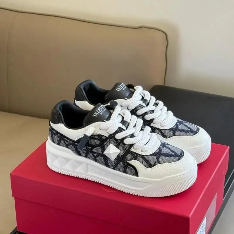 3 3