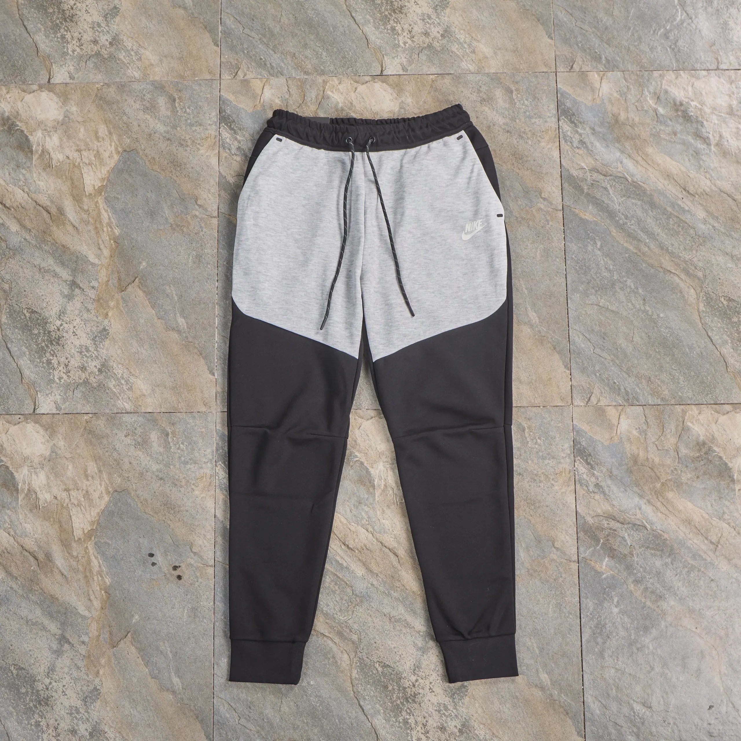 黑拼浅灰色裤子 黑拼浅灰色裤子
