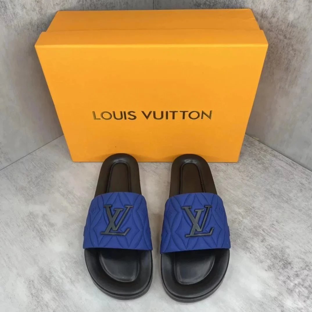 32 32