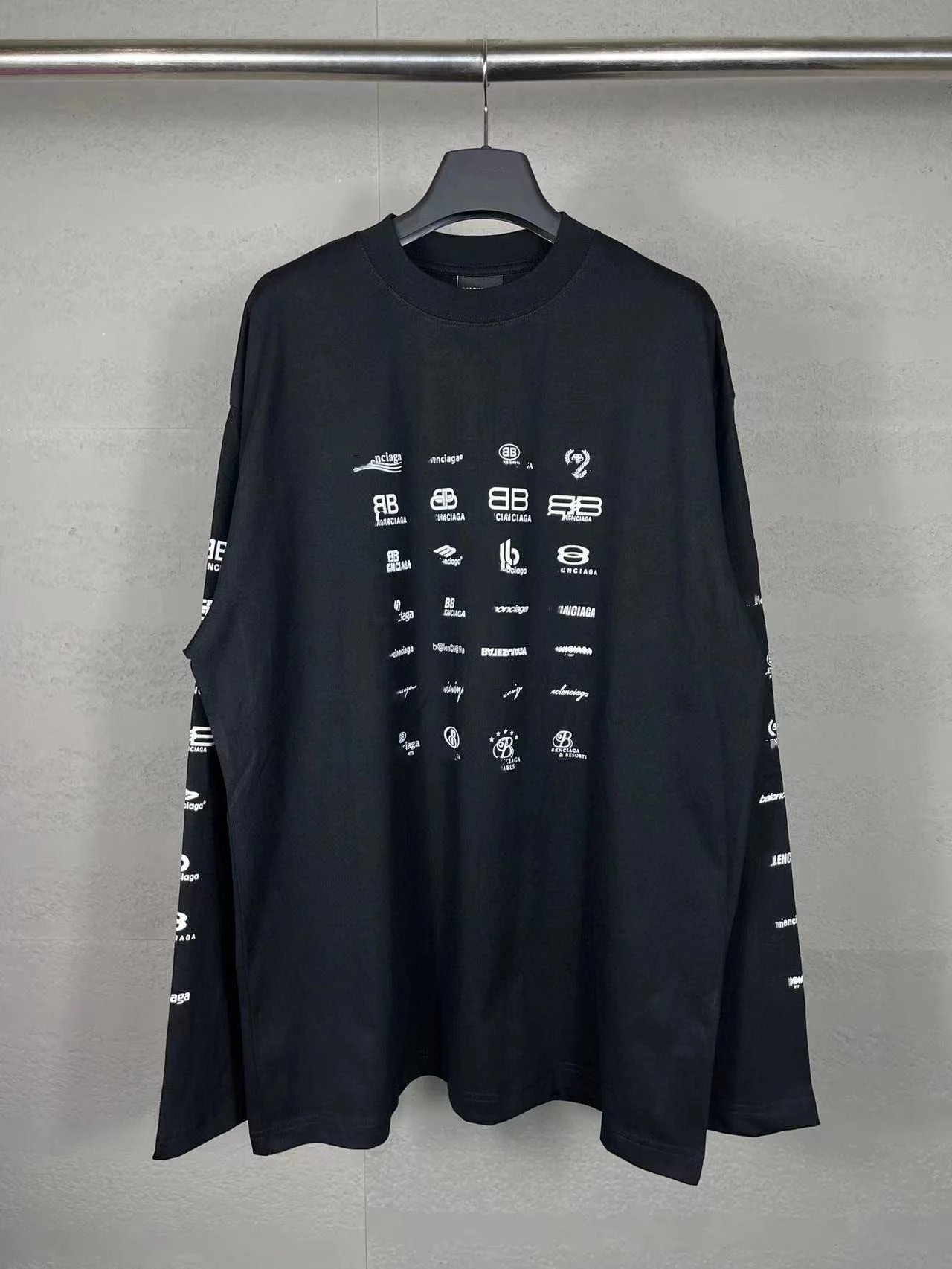 黑色