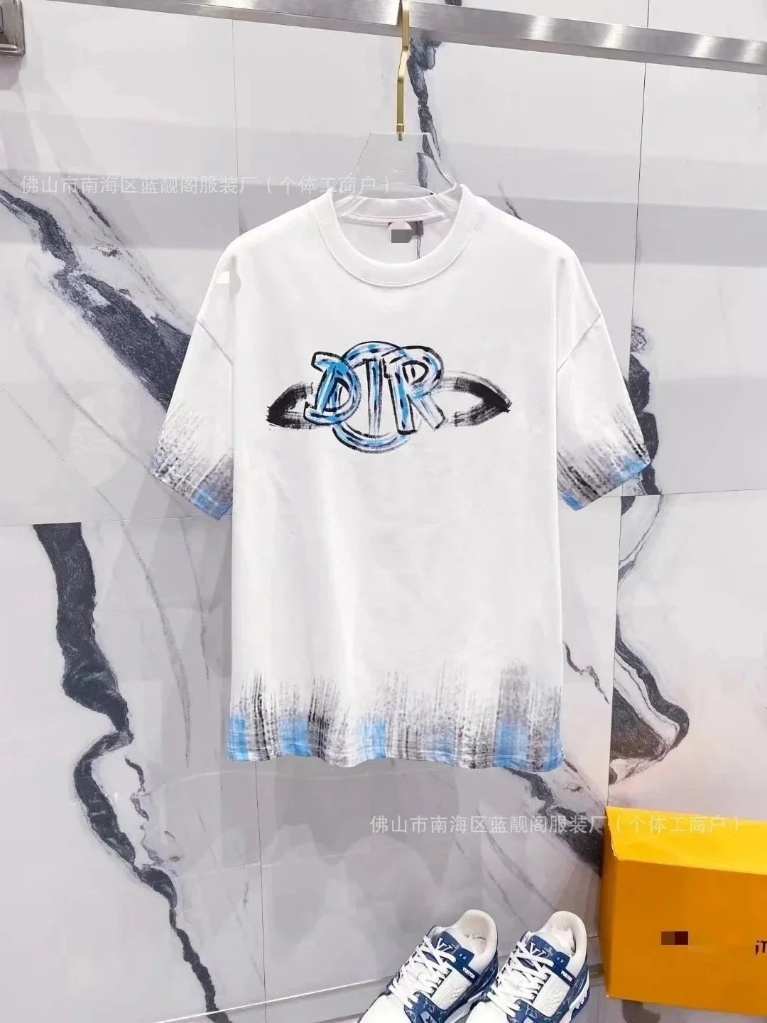 D10白色