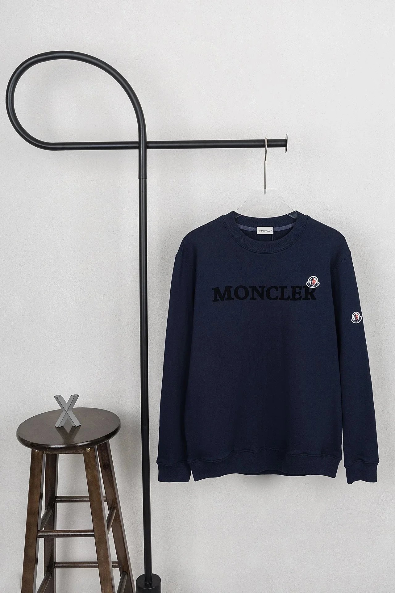 mon-01