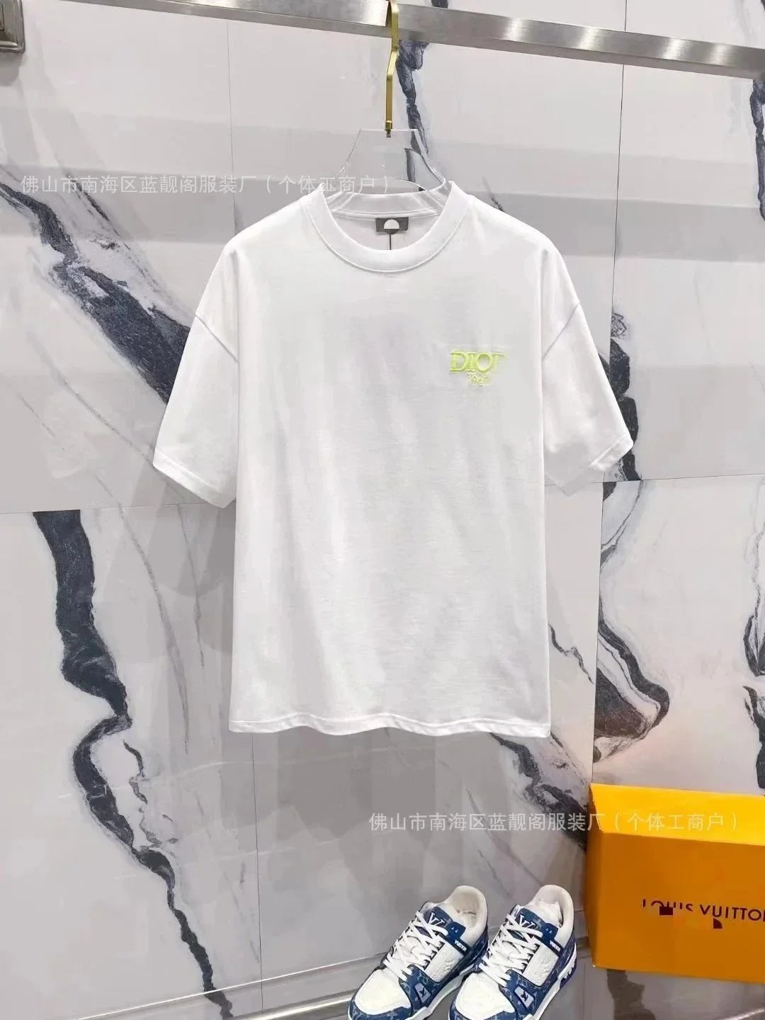 D01白色