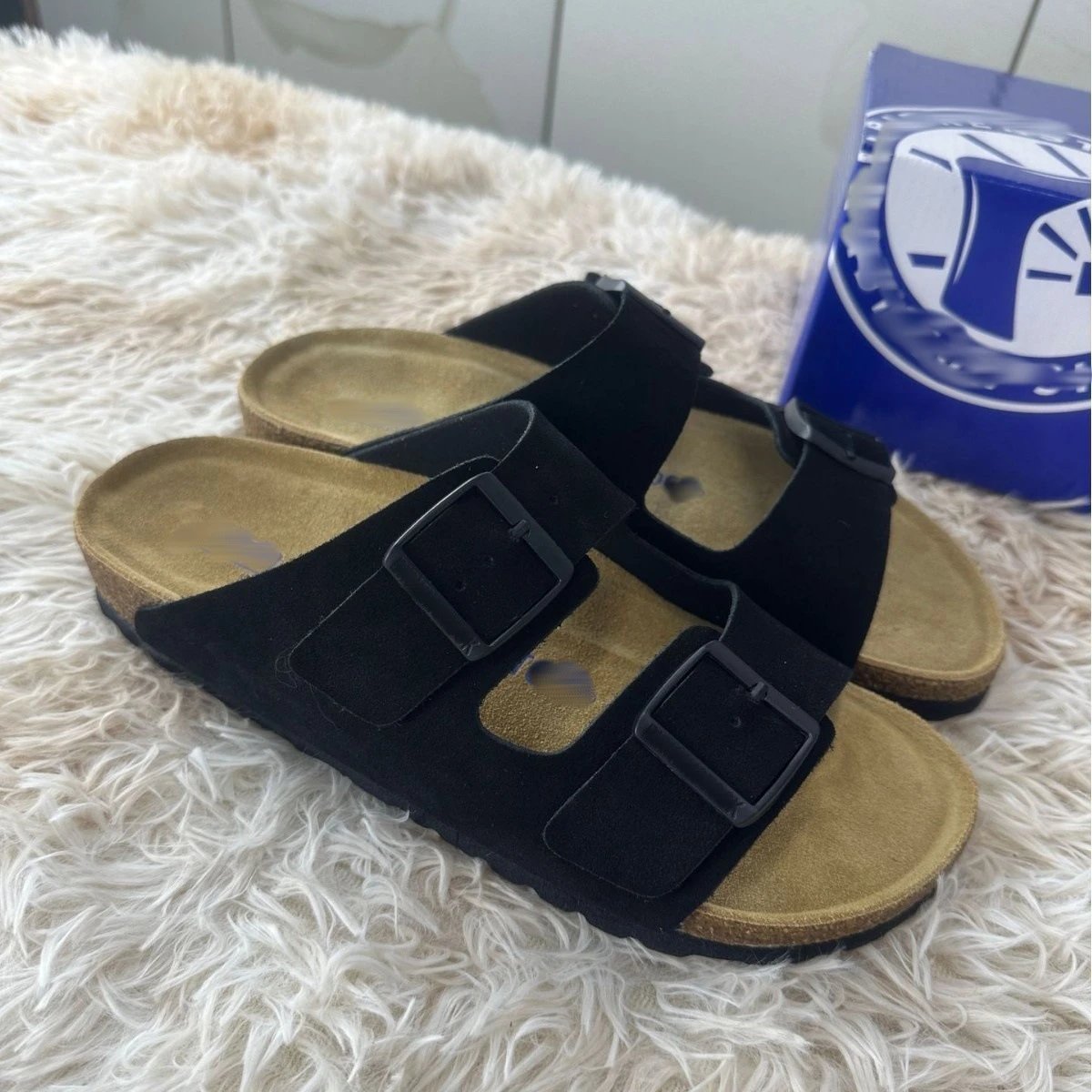 黑色绒面