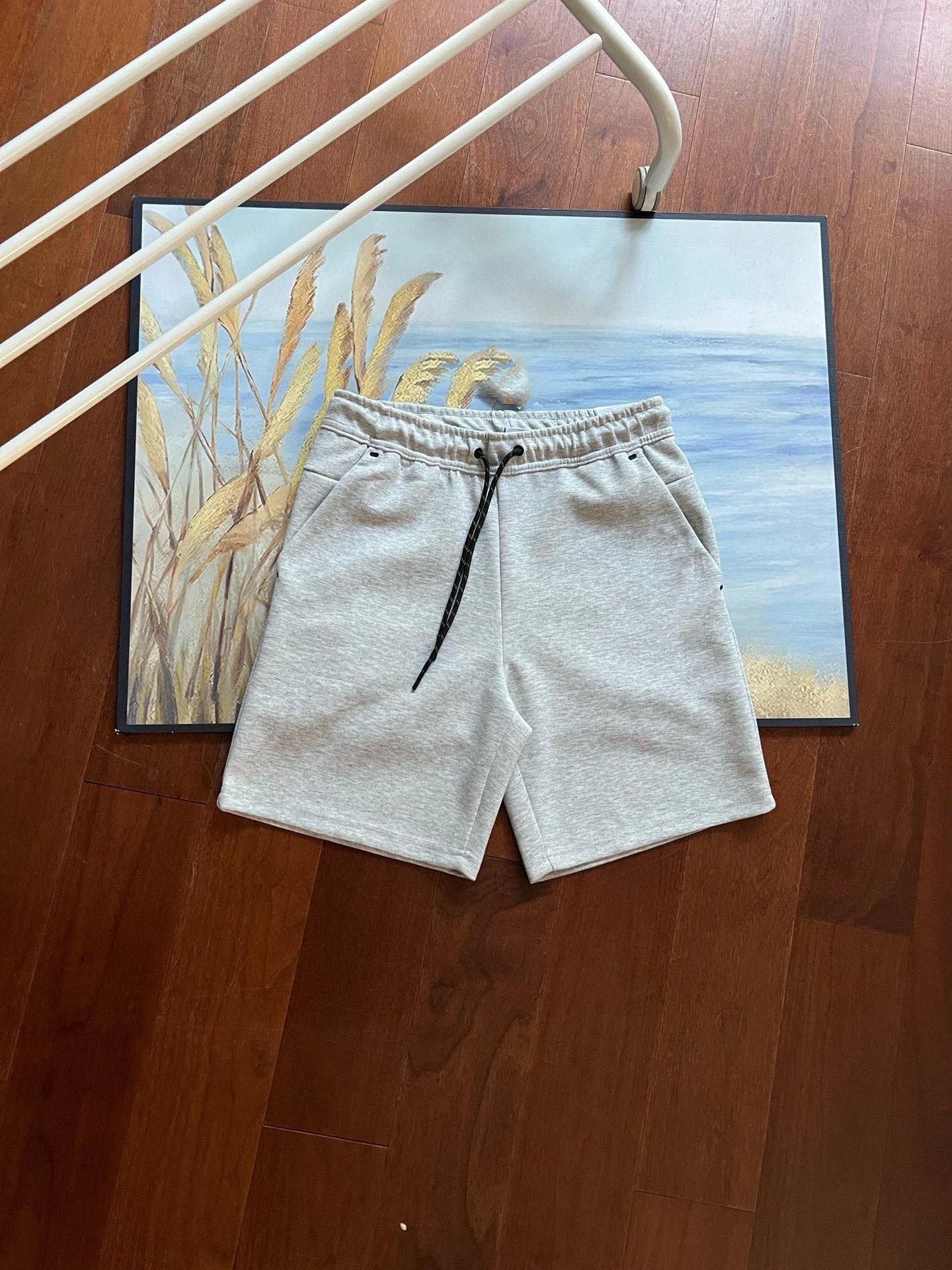 浅灰色