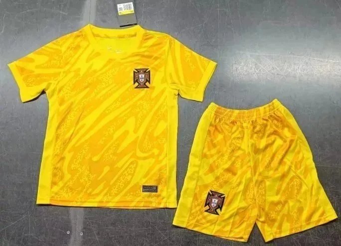 24-25 Portuguese goalkeeper 24-25 Portuguese goalkeeper
