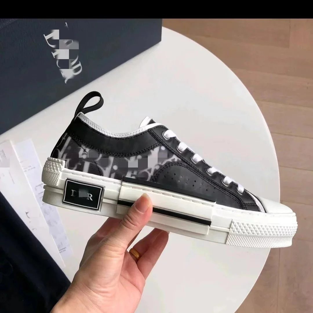 Low-top black
