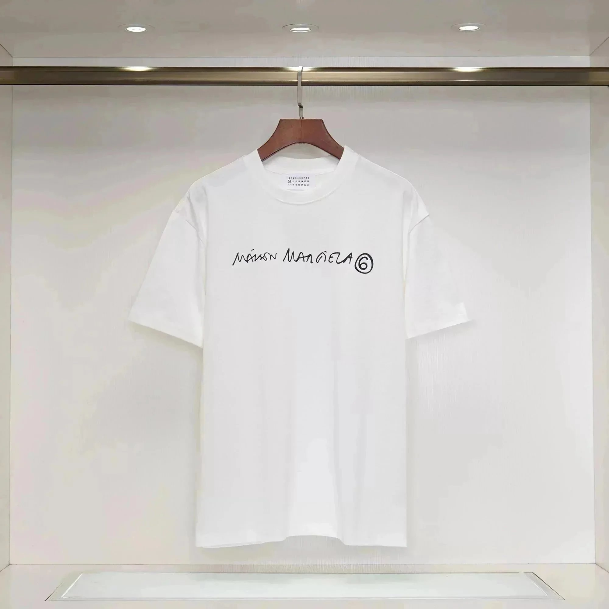 白色字母005 白色字母005