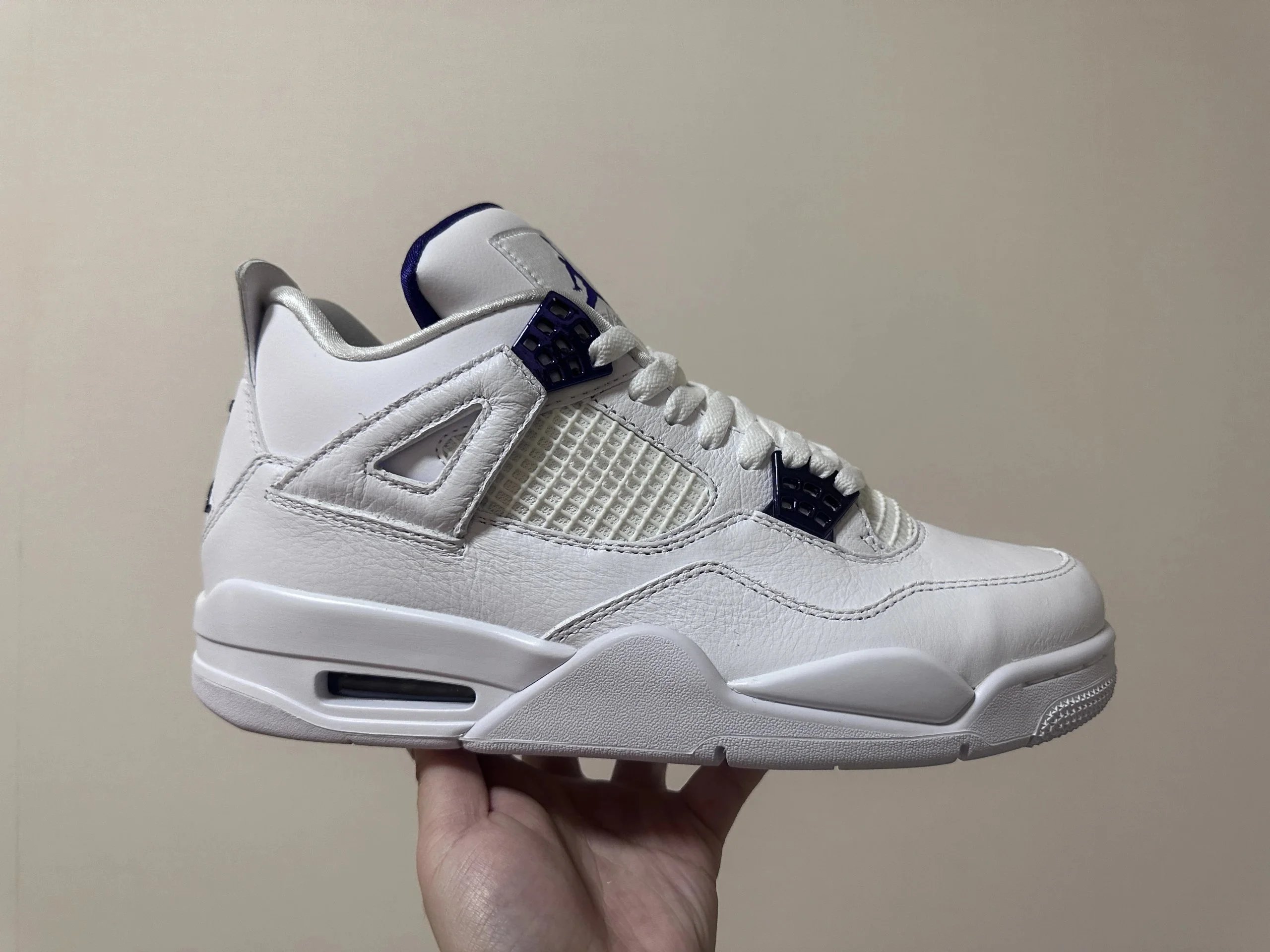3 3