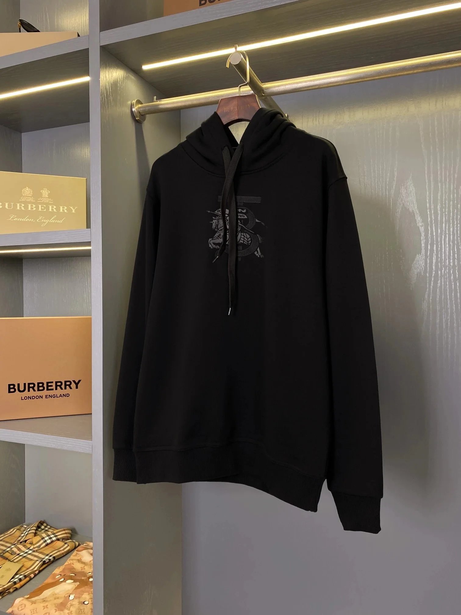 01 01