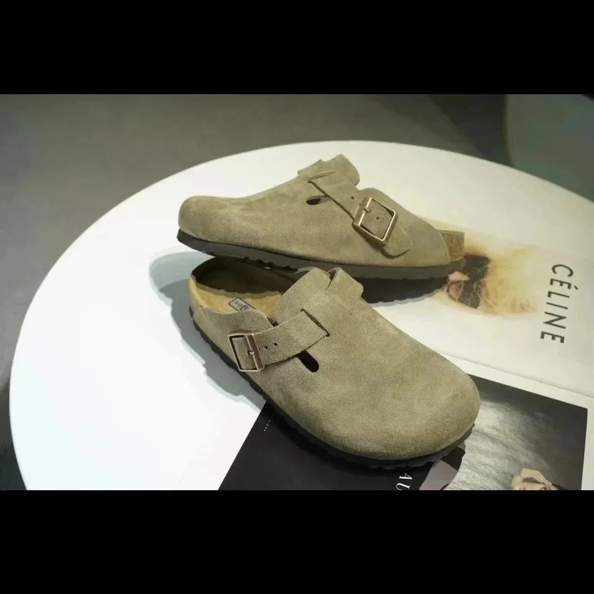 灰绿色 灰绿色