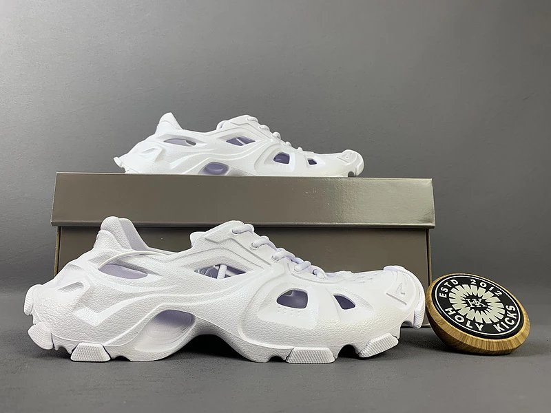 3 3