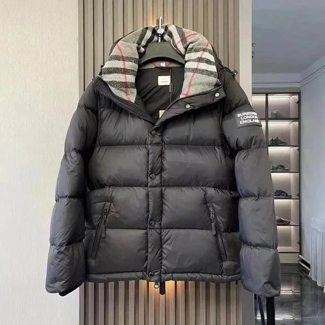 黑色Burberry羽绒服 黑色Burberry羽绒服