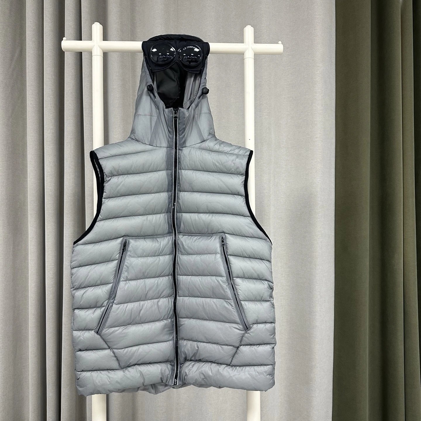 连帽马甲银色 连帽马甲银色