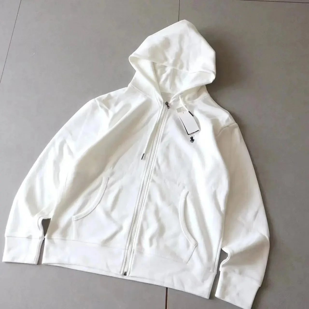 白色上衣-Plush 白色上衣-Plush